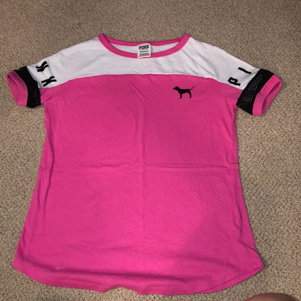 Pink t-shirt with mesh sleeves